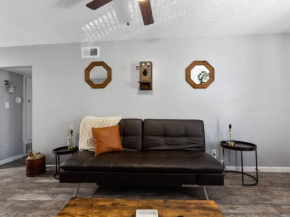 KingBed, Wine Themed,Rodeo, NRG, downtown, UH